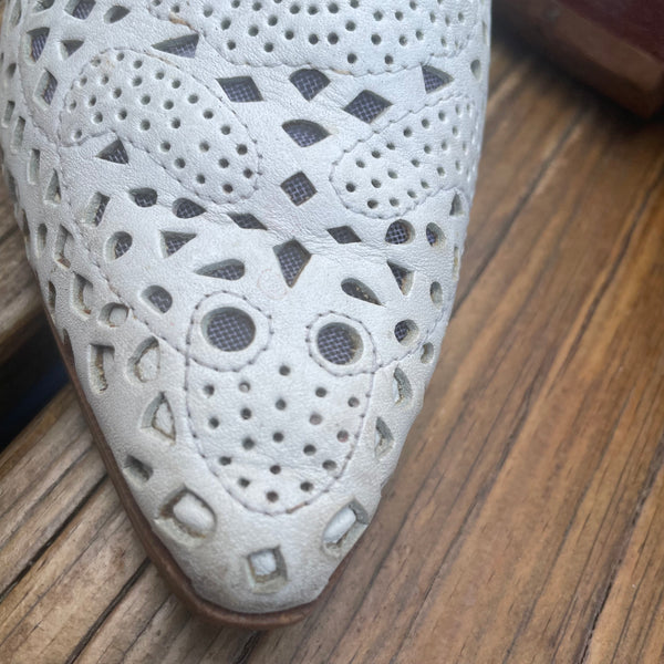 NEED RESOLING - Vintage White Leather Booties Shoes Sz 7