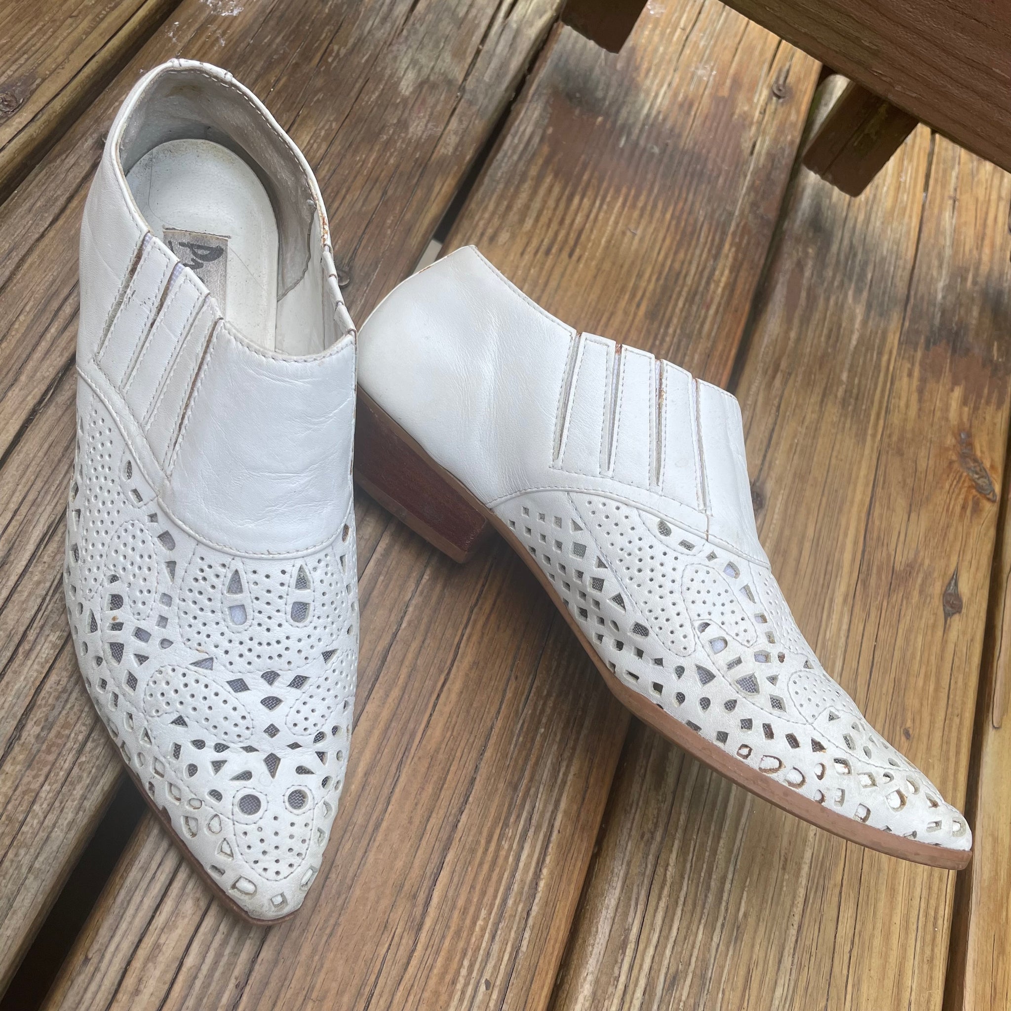 NEED RESOLING - Vintage White Leather Booties Shoes Sz 7